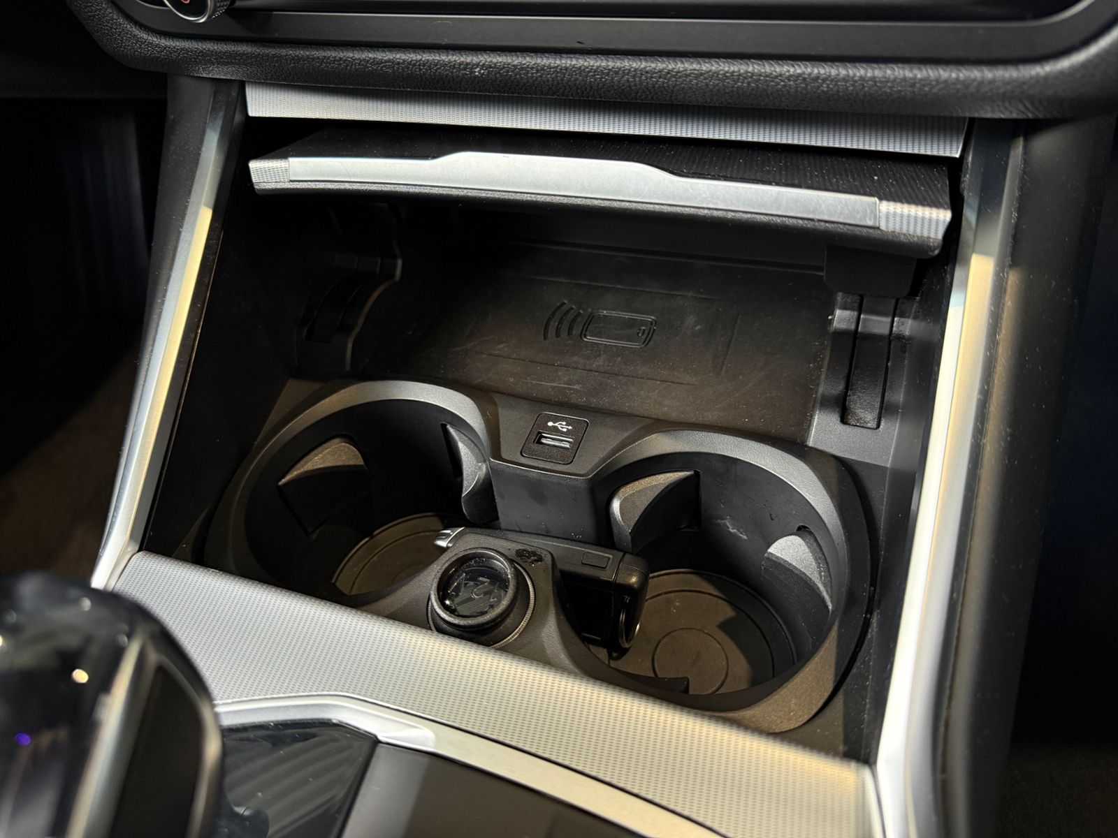 Fahrzeugabbildung BMW 320i  Sport Line GSD ACC HUD LASER 360°