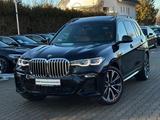 BMW X7 xDrive40i M-Sportpaket Panor. Fond-TV B&W 22" - BMW X7 Gebrauchtwagen in München