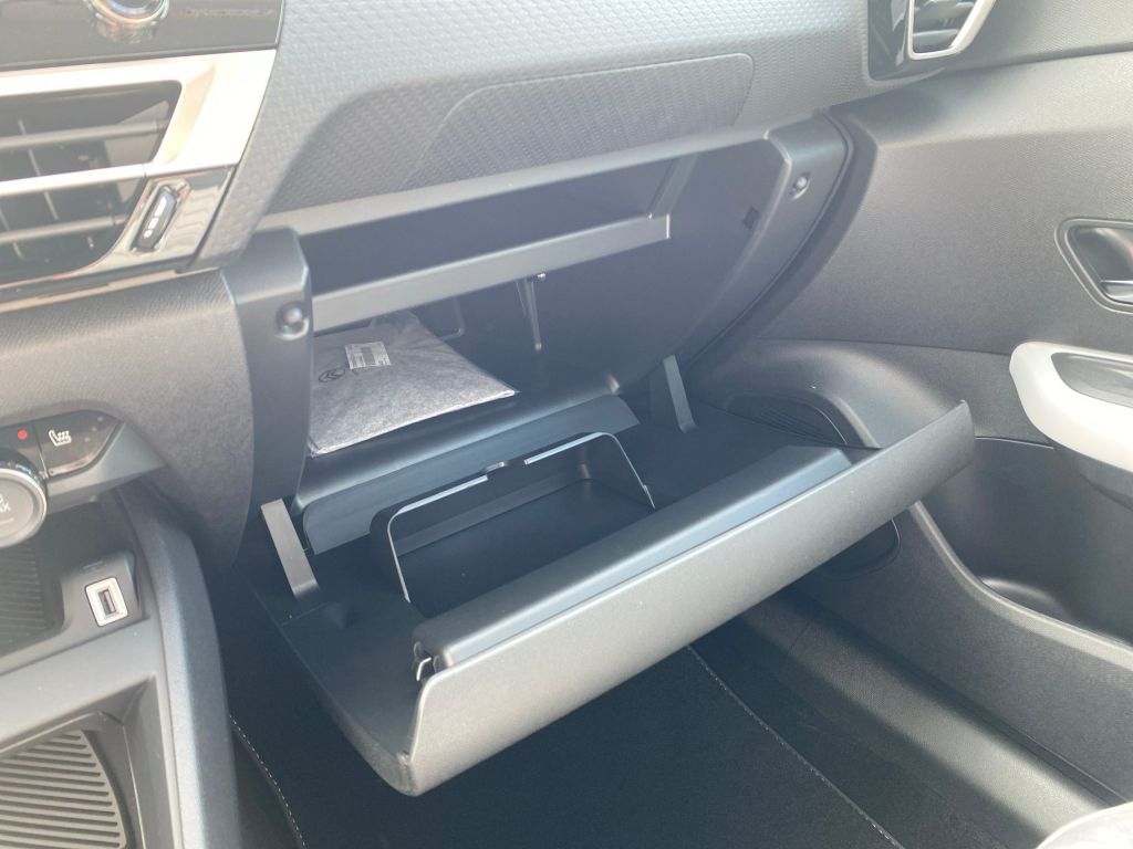 Fahrzeugabbildung Citroën C4 Hybrid 145 Automatik MAX *Winter-Pak*Alcantar