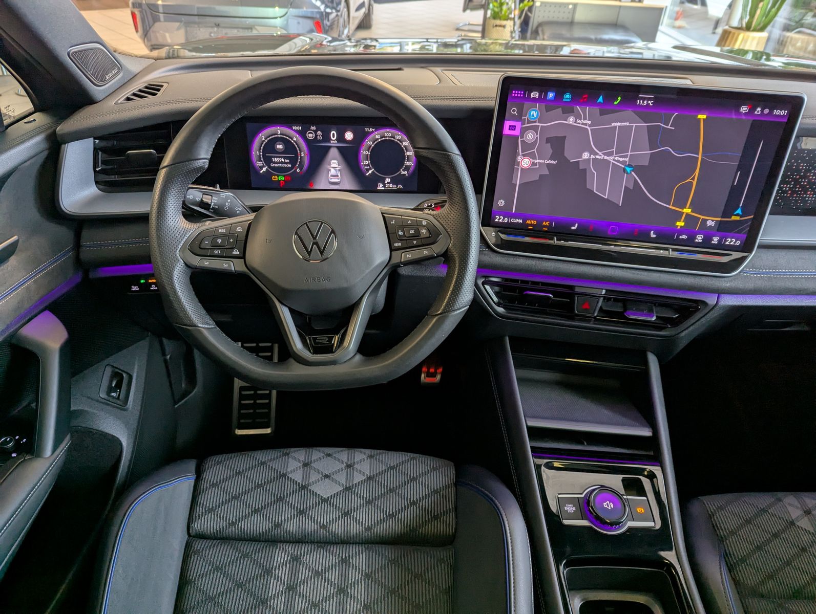 VW Tayron 2.0TDI 4M R-Line Launch Pano Black AHK 20 - Image 23