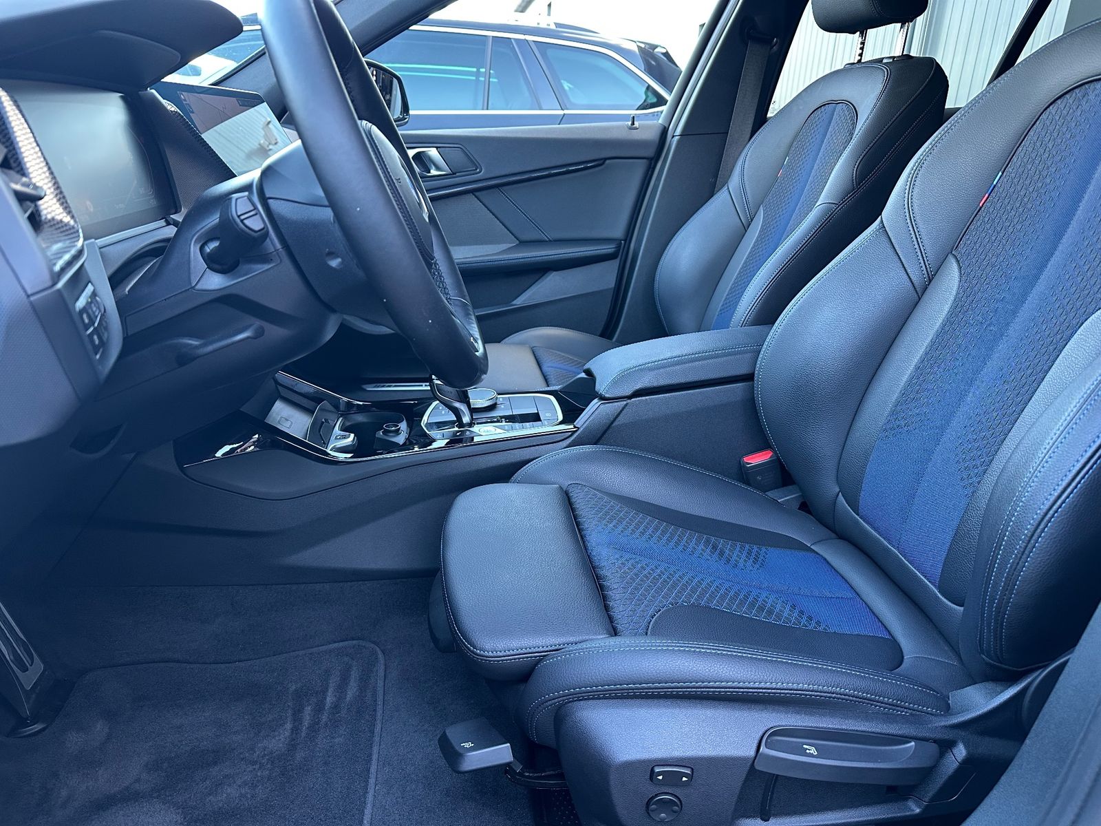 Fahrzeugabbildung BMW 118 i M-Sport NAV+LED+KAMERA+H&K+DA