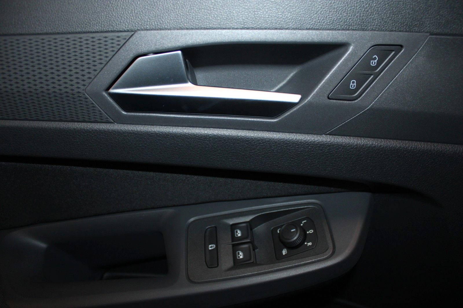 Fahrzeugabbildung Ford Tourneo Connect Titanium Automatik ACC CAM GJR