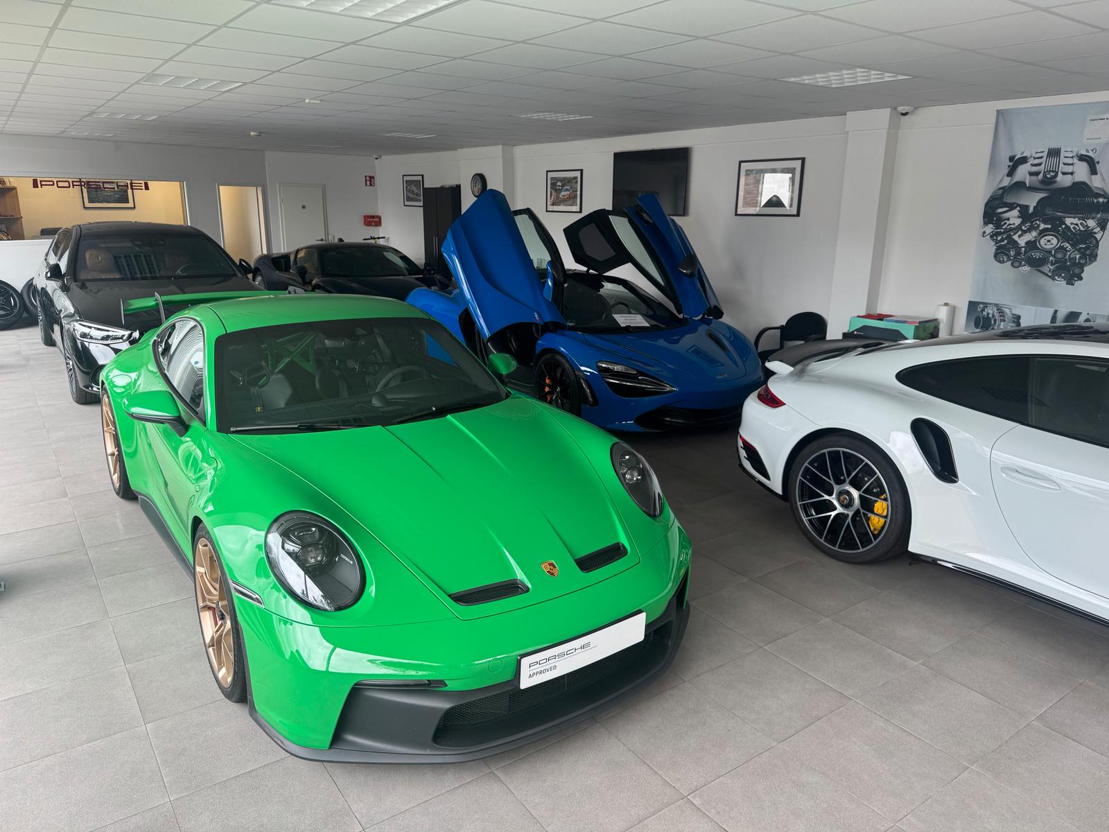 showroom-image-bottom