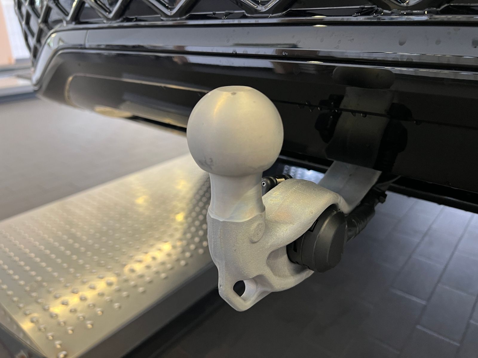 Fahrzeugabbildung Volkswagen Tiguan R-Line 1.5 eHybrid DSG *AHK, Harman & Kar
