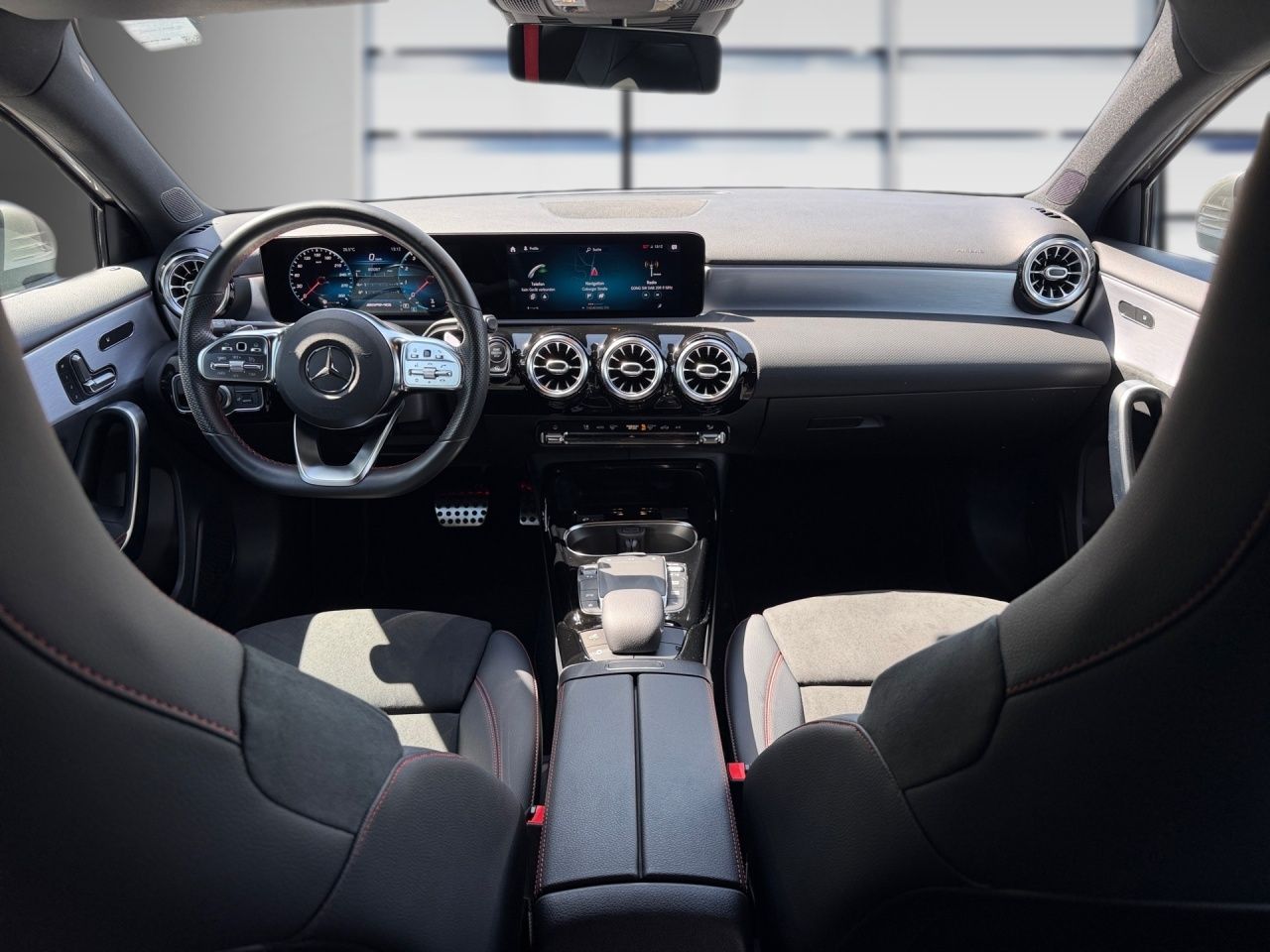 Fahrzeugabbildung Mercedes-Benz AMG A 45 4M+ MEMORY+MULTIBEAM+CARPL+AMBIENT+KEYL