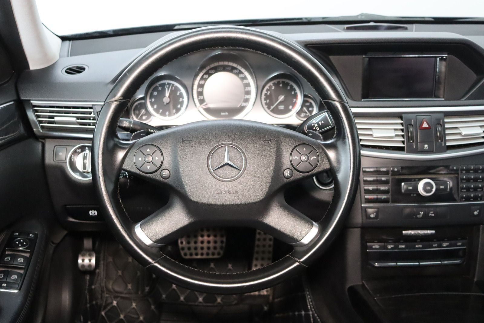 Fahrzeugabbildung Mercedes-Benz E 350 CGI T BlueEFFICIENCY * Navi * Sitzhzg. *