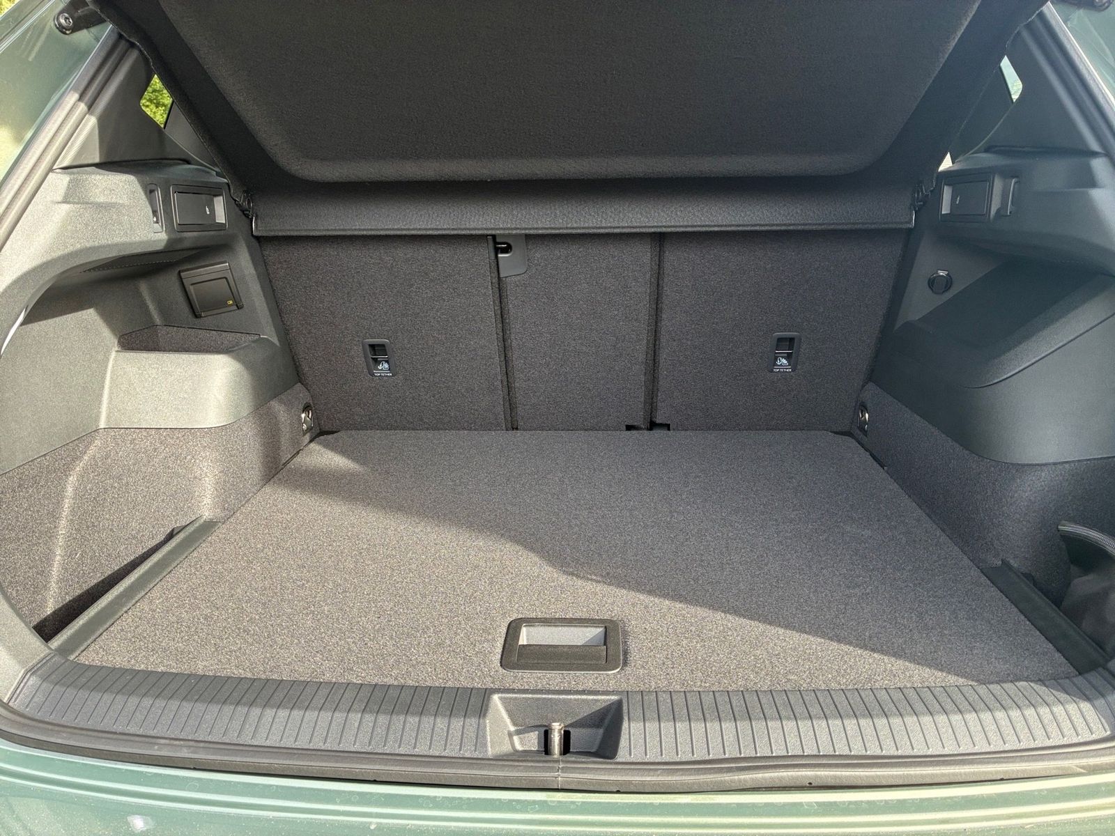 Fahrzeugabbildung Volkswagen Tiguan 2.0 TSI 4Motion W R-Line 360,AHK,HUD,LED