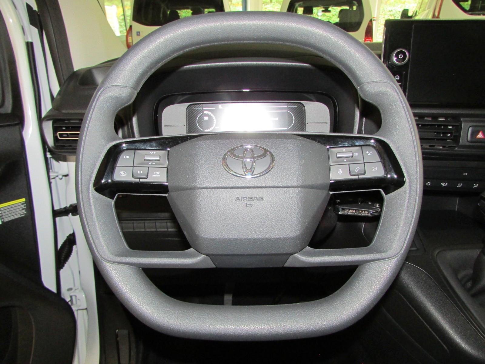 Toyota Proace City Verso L1 Rampe-Behindertengerecht
