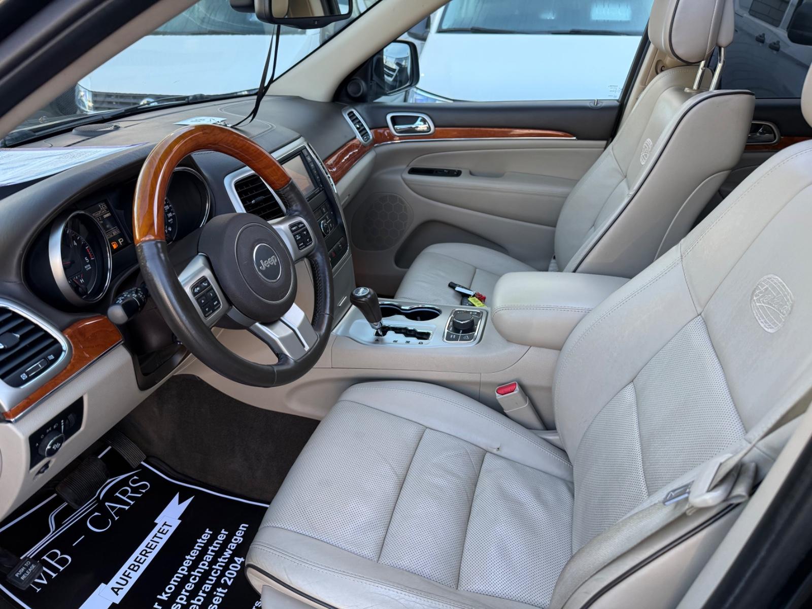Jeep Grand Cherokee 3.0 CRD Overland | 241 ch | BVA | Toit panoramique | Régulateur adaptatif | Hayon électrique | Attelage 3,5 t
