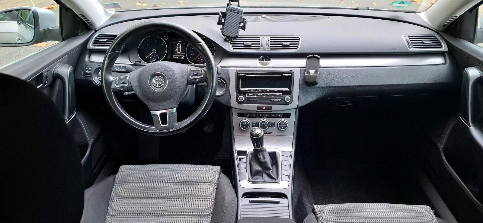 Volkswagen Passat 2012 — photo 10