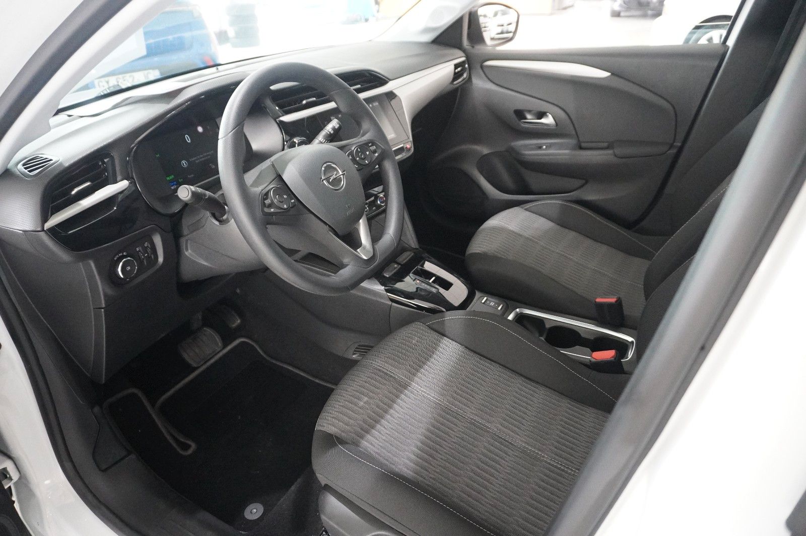 Fahrzeugabbildung Opel Corsa-e F EDITION 7KW NAVI/VIRT/SPORT/DAB/WÄRMEP