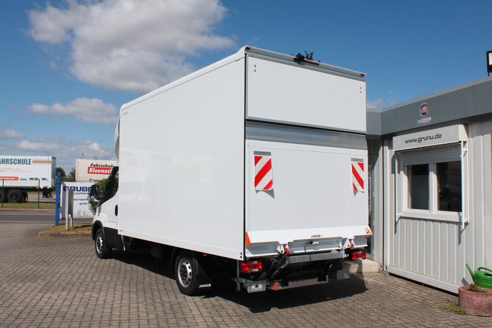 Fahrzeugabbildung Iveco Daily Koffer/LBW 35S16HA8
