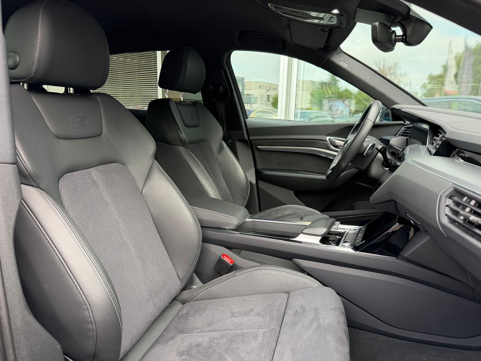 Fahrzeugabbildung Audi e-tron 50 QUATT S LINE 20"+LEDER+LUFT+ACC+KAM+