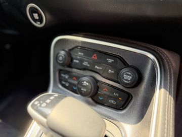 Dodge Challenger - 8