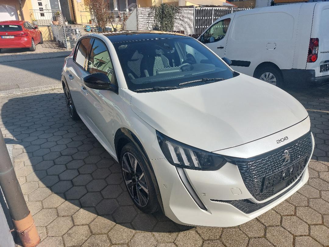 Peugeot 208 GT PT100 EAT8*NUR 8900 KM*NAVI