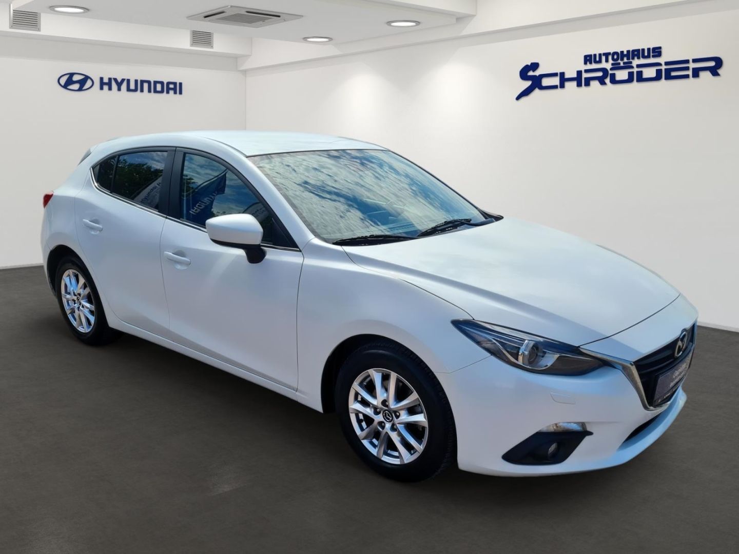 Fahrzeugabbildung Mazda 3 Center-Line er 2.0 LED-Tagfahrlicht