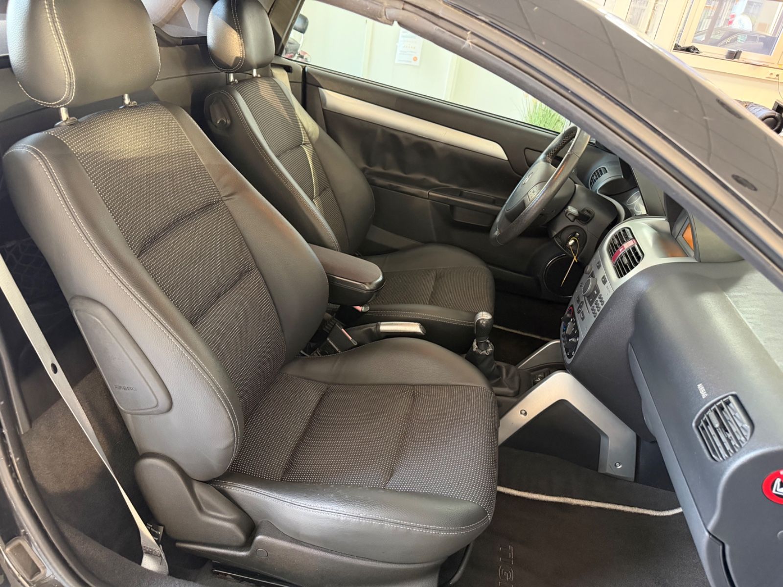 Fahrzeugabbildung Opel Tigra Twin Top Basis