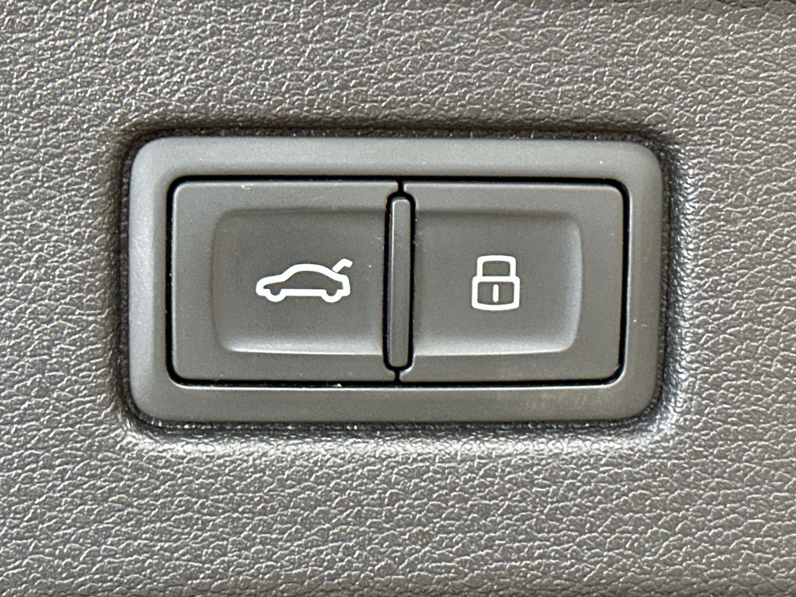 Fahrzeugabbildung Audi A5 SpB 35 TDI S-Line NAV+LED+AHK+V-COCKPIT+PANO
