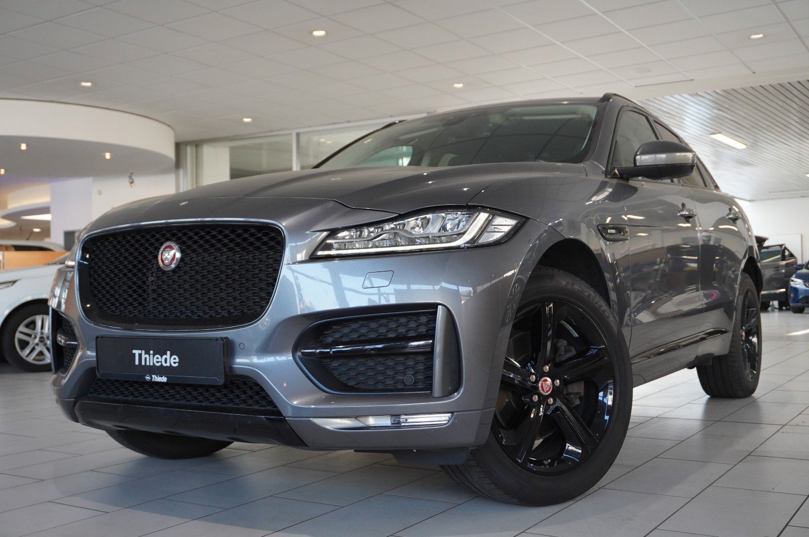 Fahrzeugabbildung Jaguar F-Pace 30D R-SPORT AWD NAVI/LED/SHZ/SPORT/AHK