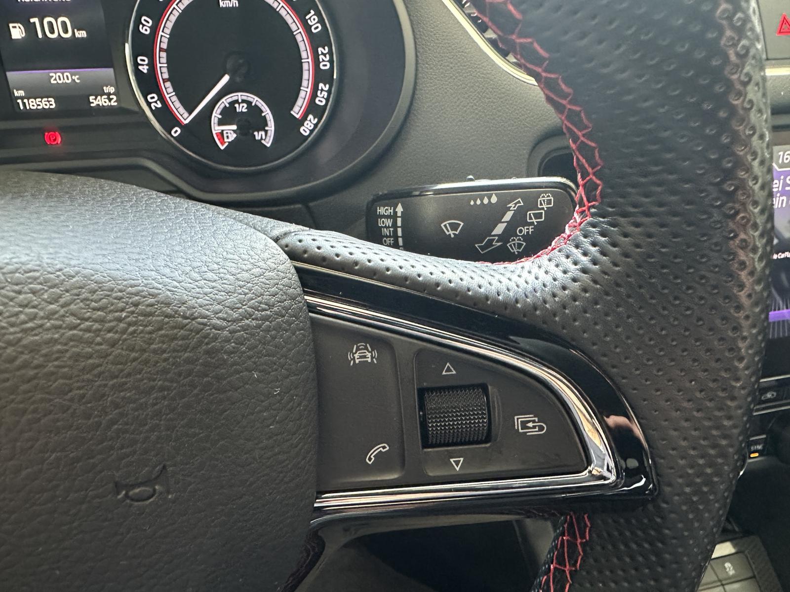 Skoda Octavia RS Navi LED ACC PDC SHZ AHK