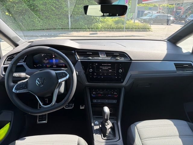 Fahrzeugabbildung Volkswagen Touran R-LINE BLACK STYLE 1,5 TSI DSG 7-SITZER E
