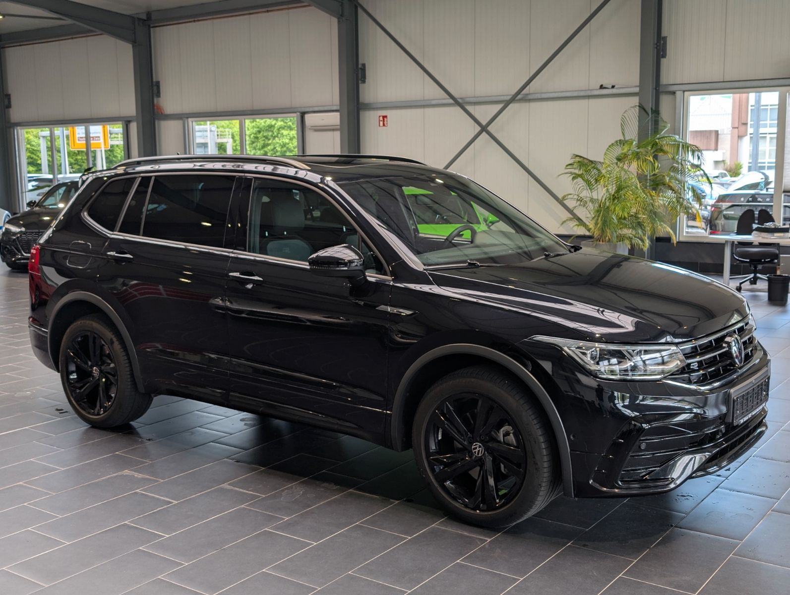 Volkswagen Tiguan Allspace 2.0 TSI 4Moti DSG R-Line 7-Sitz foto 5