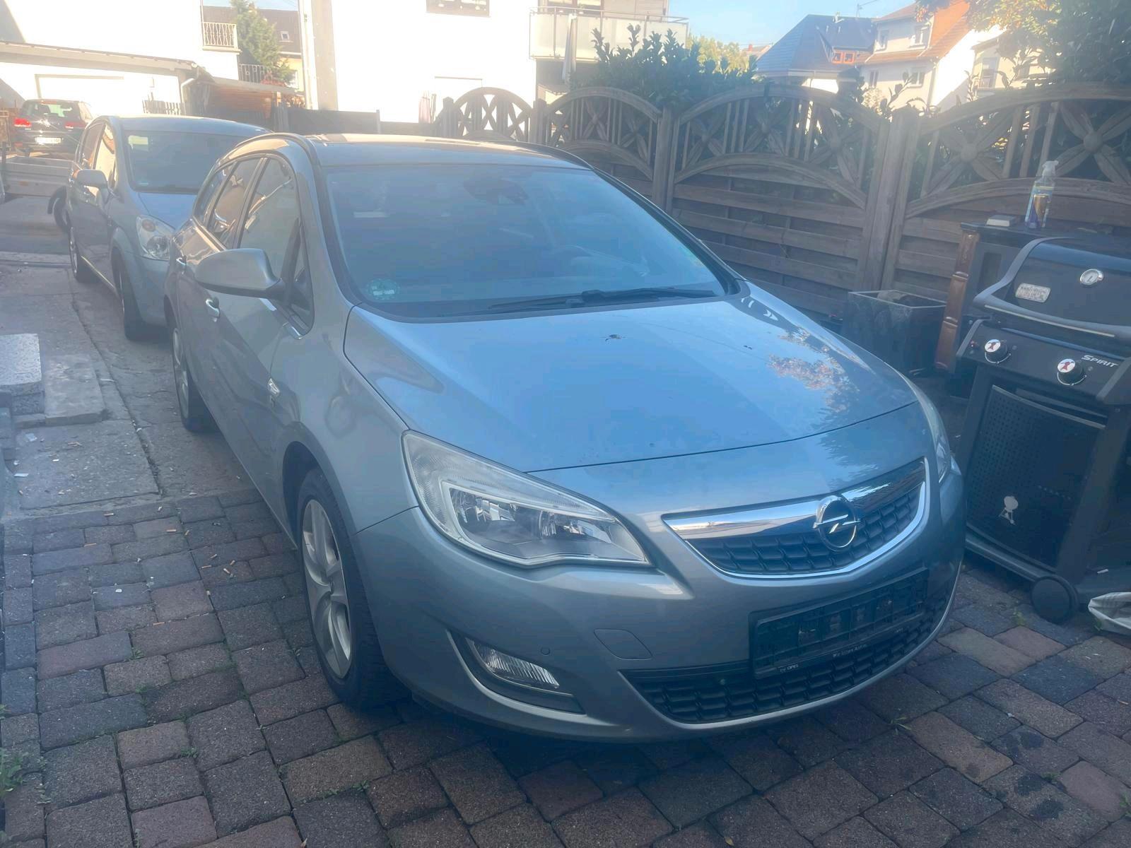 Opel Astra, 2012