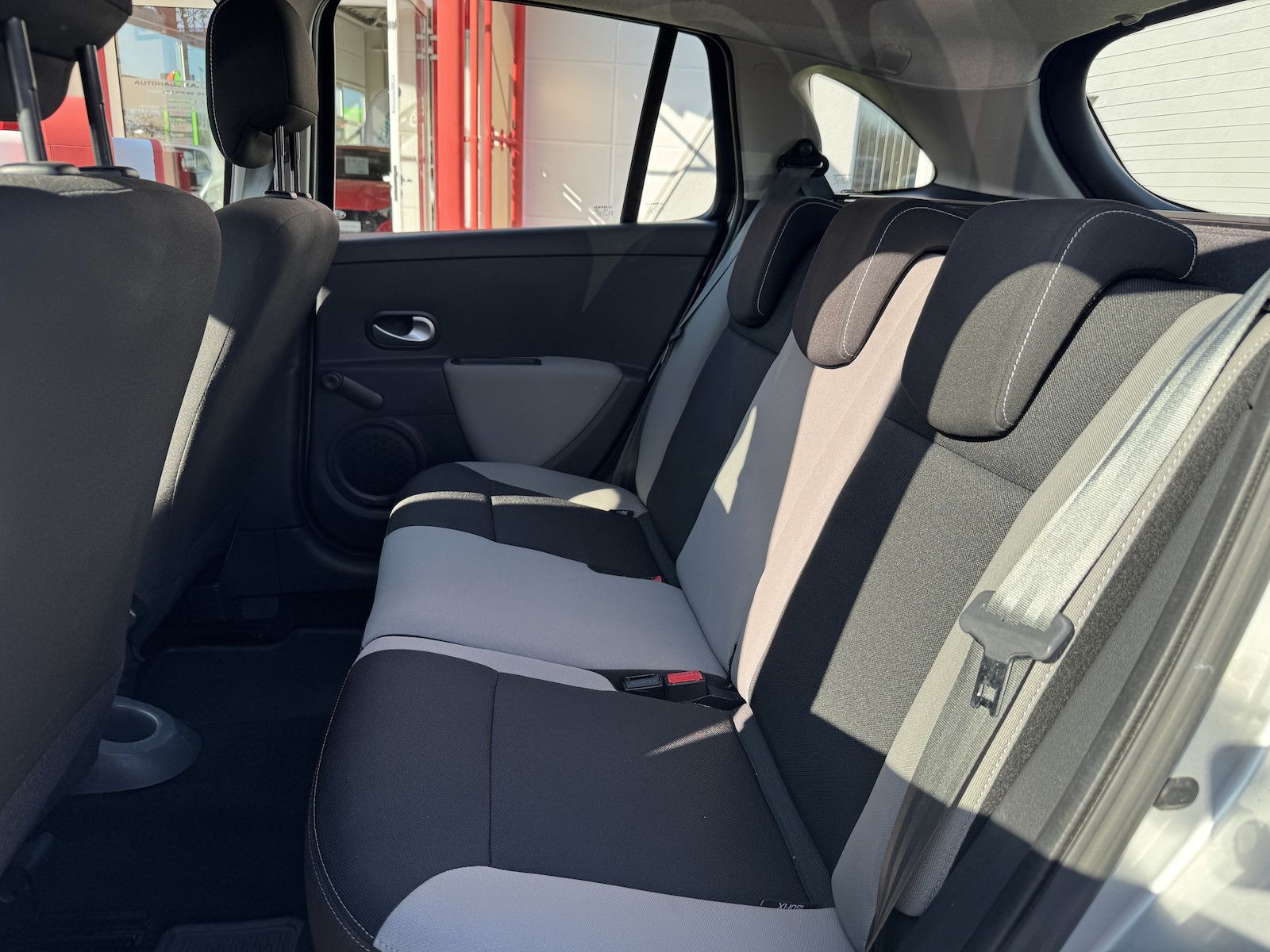 Fahrzeugabbildung Renault Clio Grandtour /NAVI/TMC/Klima/8x bereift