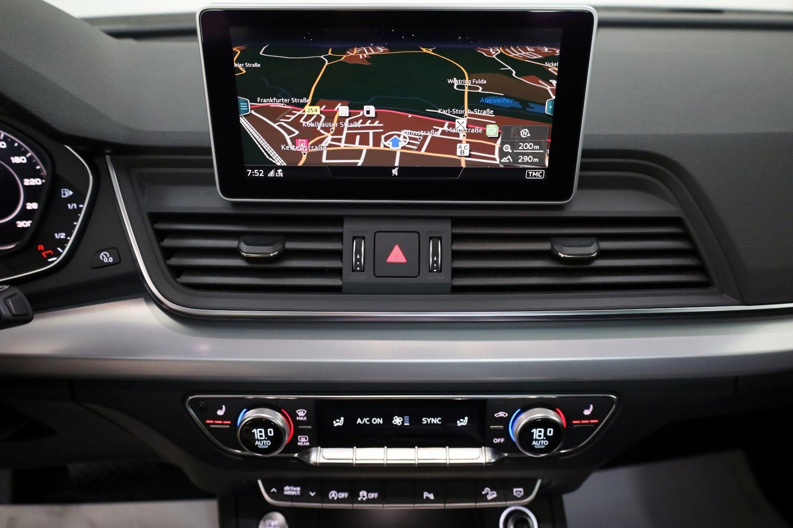 Fahrzeugabbildung Audi Q5 quattro sport Navi,LED,ACC,SH,Kamera,AHK, +WR