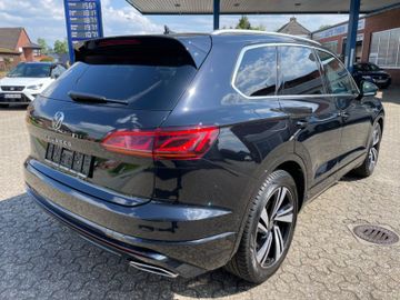 Fahrzeugabbildung Volkswagen Touareg 3.0 TDI 4M Aut R-Line Standhzg./AHK/Pano
