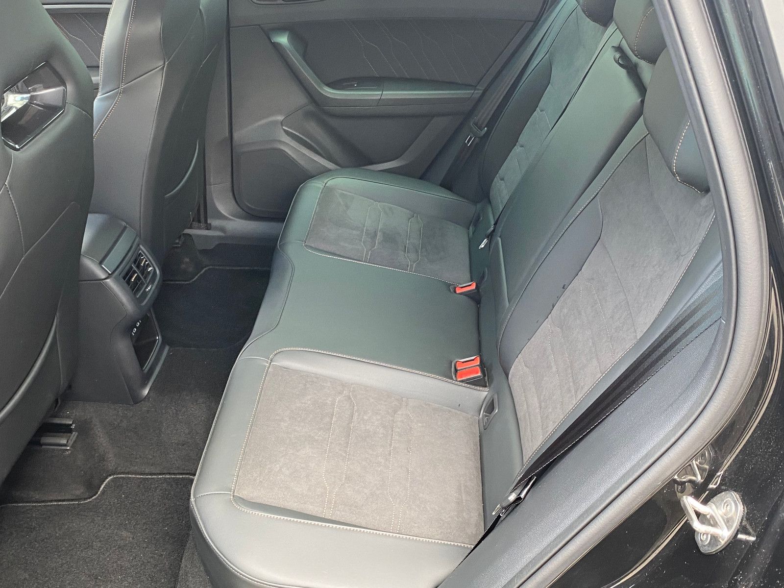 Fahrzeugabbildung CUPRA Ateca 2,0 TSI DSG VZ 4Drive *NAVI *AHZV *Winterp