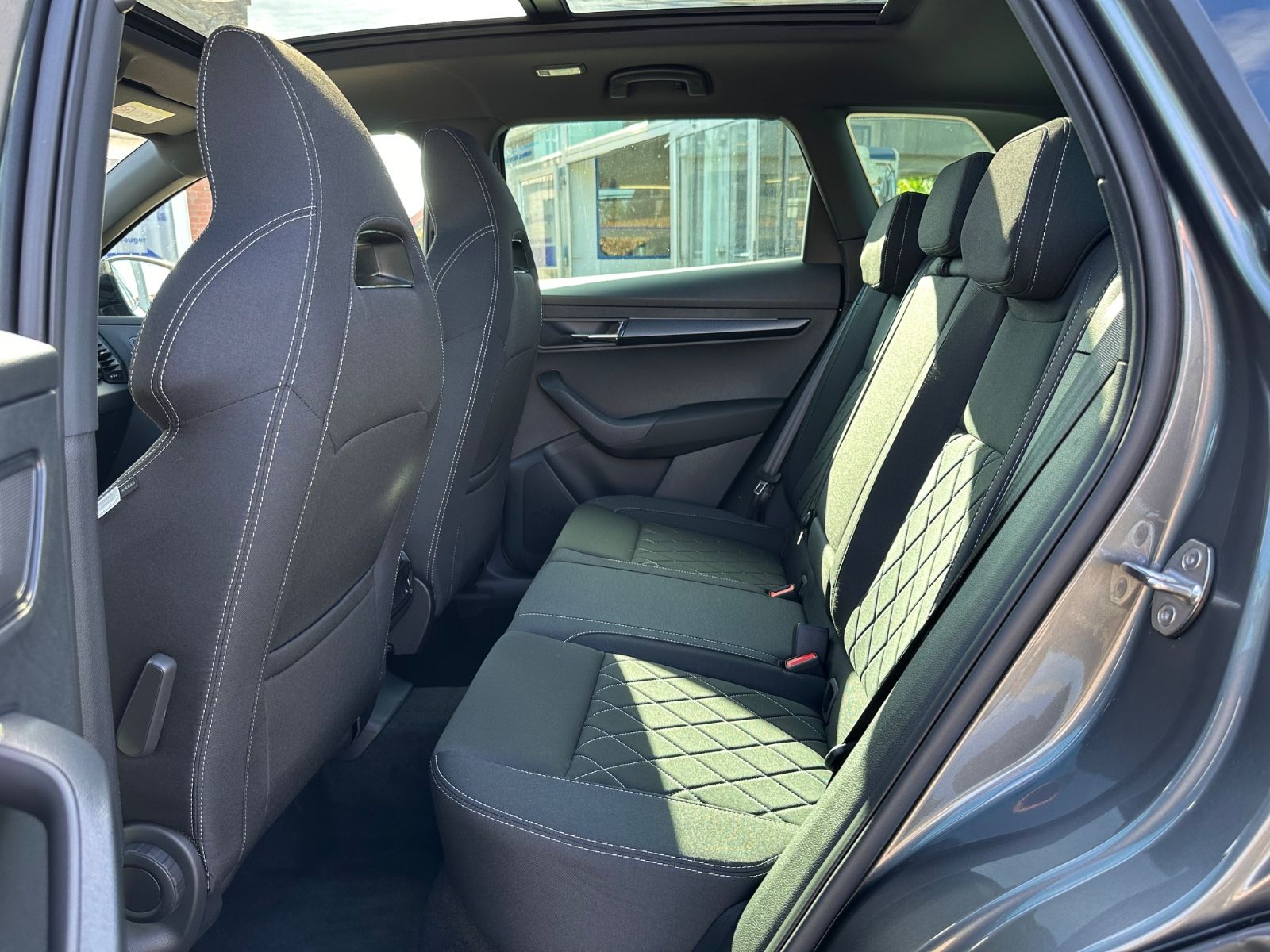 Fahrzeugabbildung SKODA Karoq Sportline 1.5 TSI DSG MATRIX/AHK/ACC/Navi