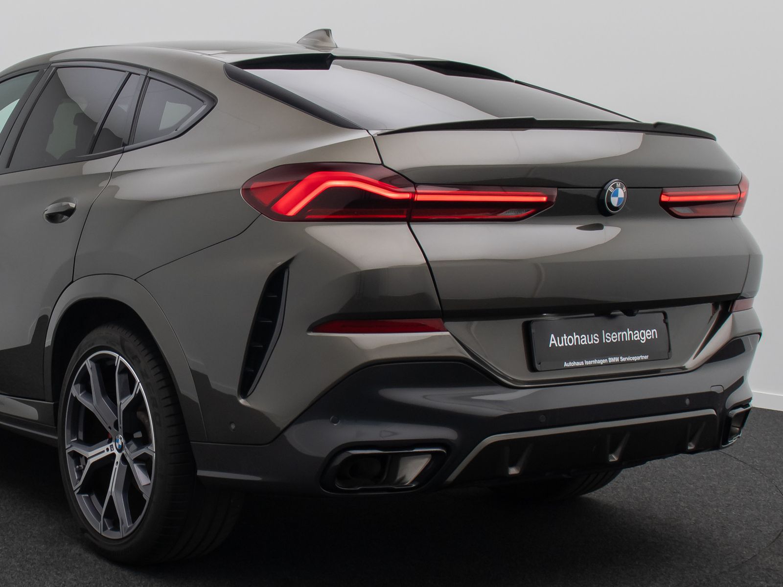 Fahrzeugabbildung BMW X6 xD30d MSport Kamera Laser HUD DAB HiFi 21Zoll