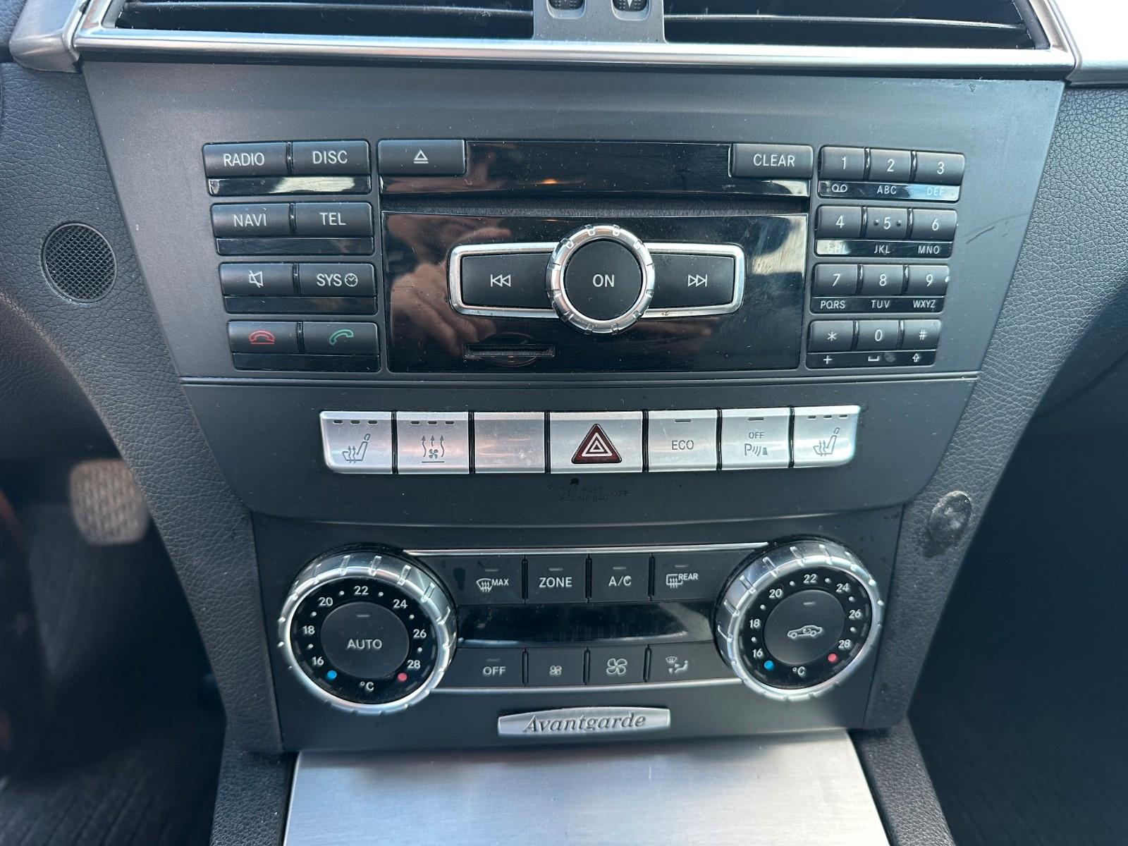 Mercedes-Benz C200 2011 — photo 11