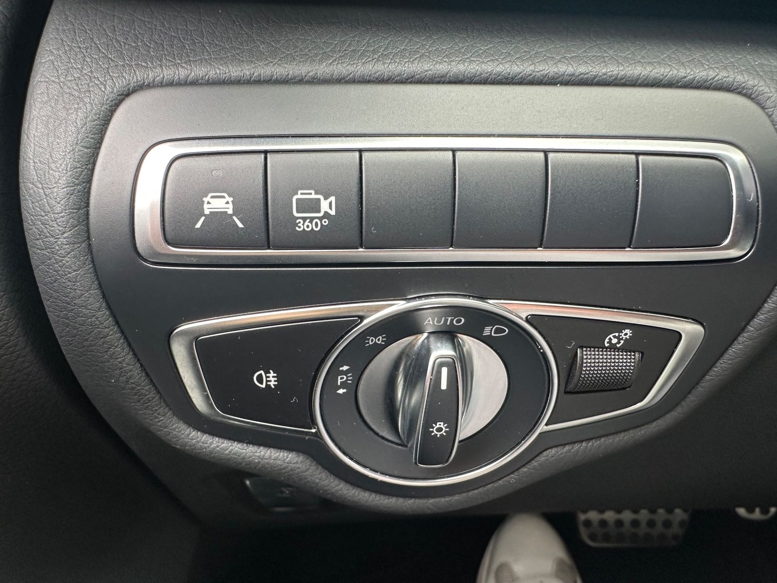 Fahrzeugabbildung Mercedes-Benz V 250 AMG-Line NAV+LED+360°+PANO+AHK+AIRMATIC