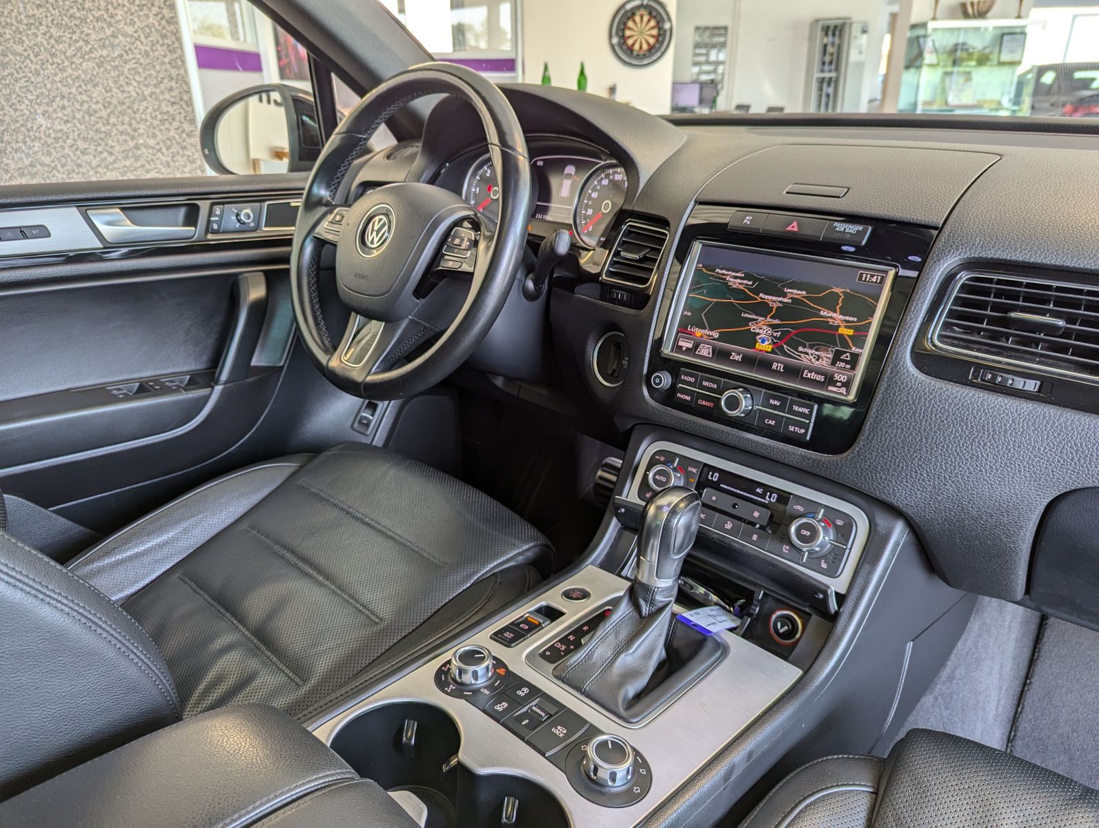 VW Touareg V6 TDI Pano Bi-Xen Memory DYNAUDIO StHz - Image 11