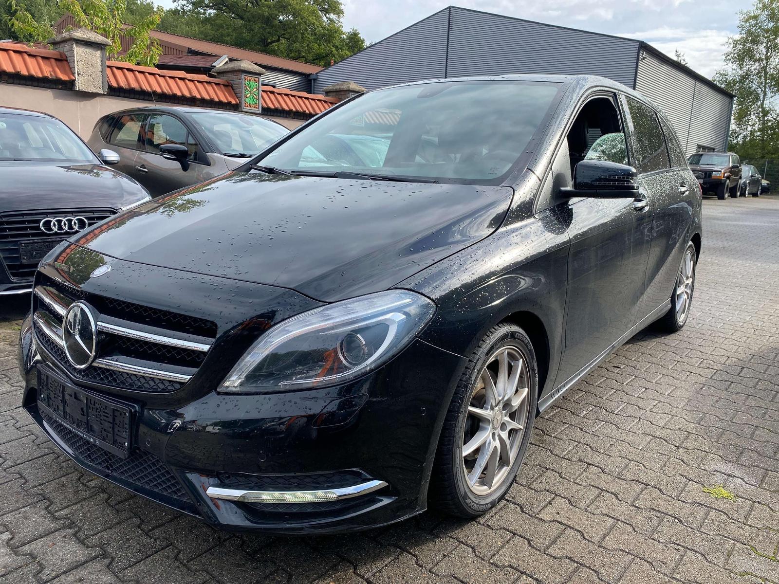 Mercedes-Benz B 200 Scheckheft unfallfrei Xenon Navi SHZ AHK 2