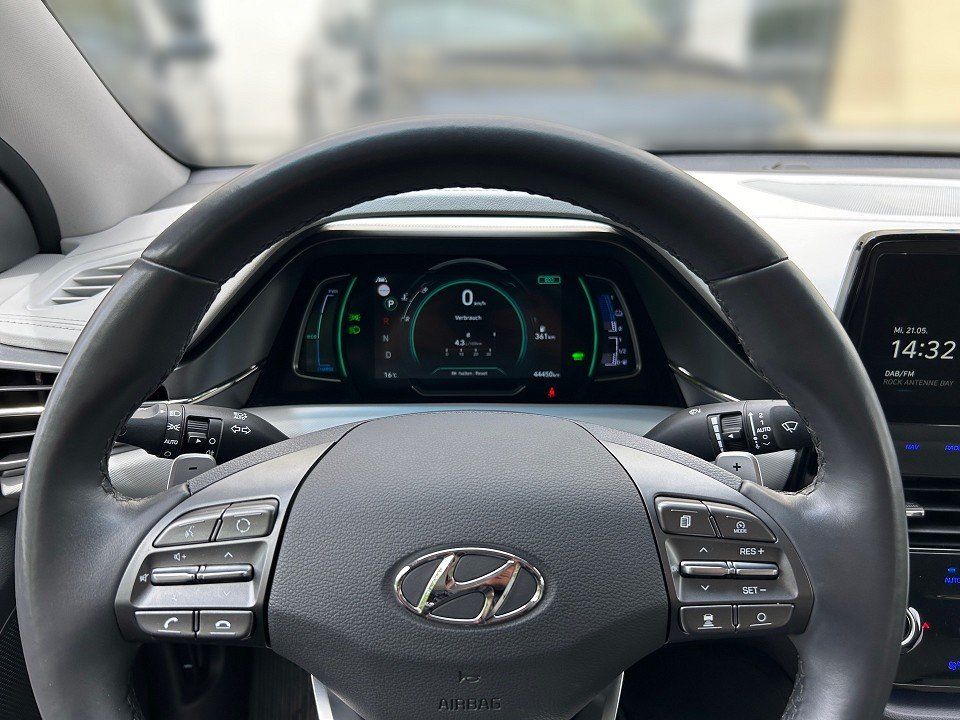 Fahrzeugabbildung Hyundai IONIQ FL PLUG-IN PREMIUM LEDER+LED+NAV+CARPLAY++