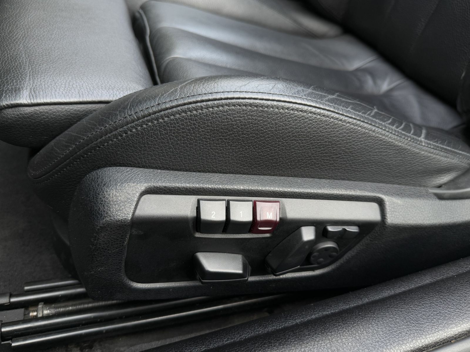 Fahrzeugabbildung BMW 420 d Cabrio M Sport Aut. XEN+SHZ+KAM+NAV+LEDER+
