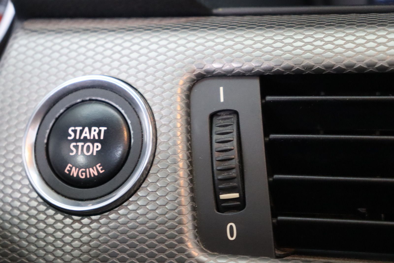 Fahrzeugabbildung BMW 320 i Cabrio Edition M-Paket * Xenon