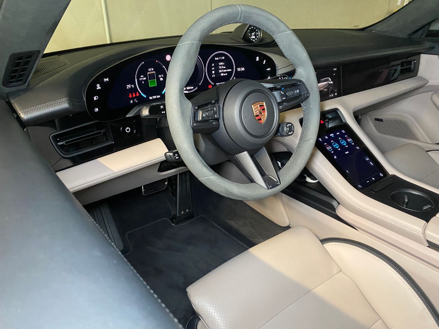 Porsche Taycan 4S Sport Turismo Black Edition foto 11