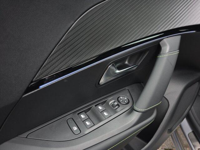 Peugeot 2008 GT 145 BAR +360°Kamera+Pano-Dach+Navi+ACC+