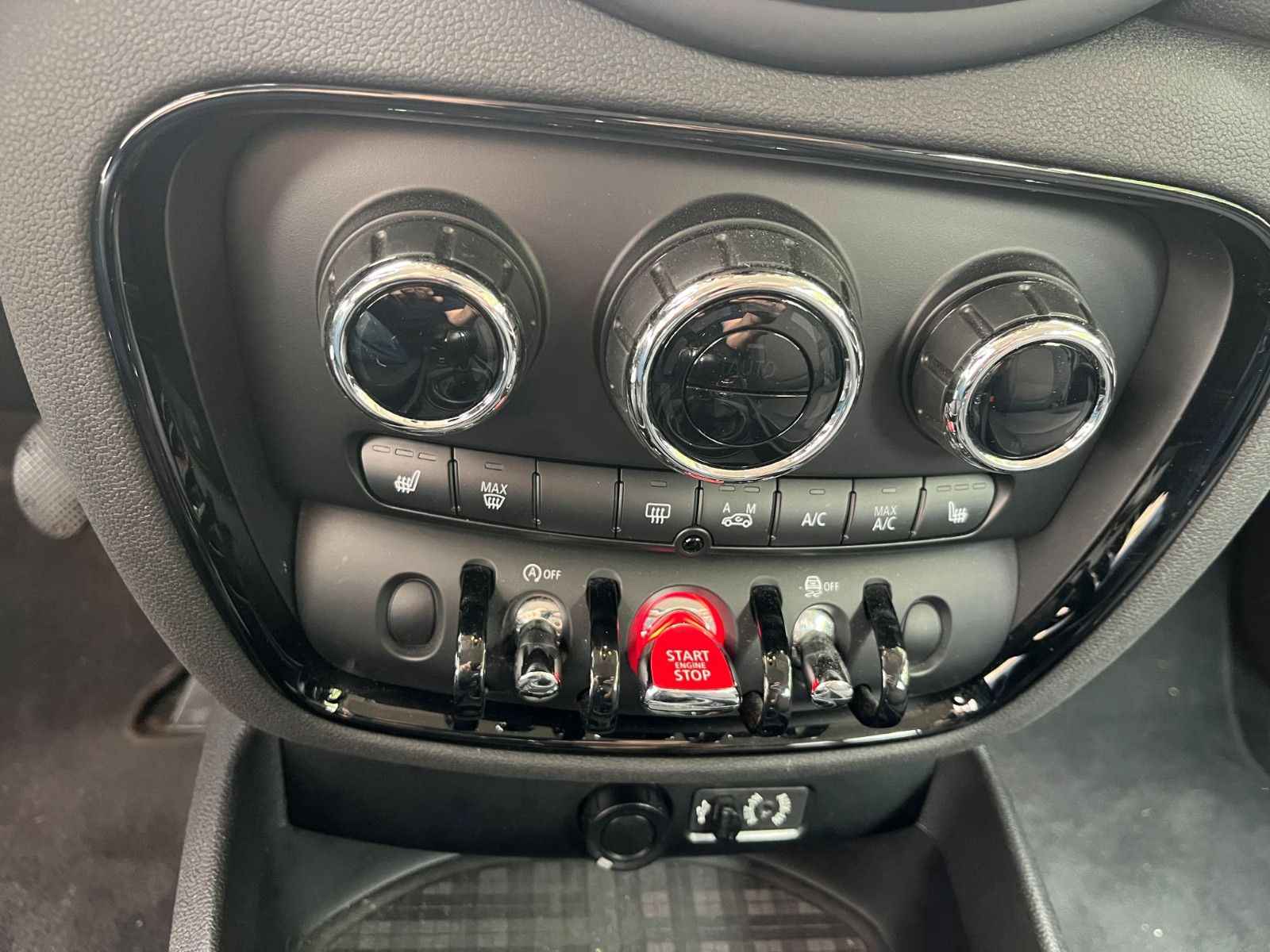Fahrzeugabbildung MINI COOPER Clubman NAVI SHZ PDC ALU