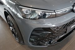 VW Tiguan 1.5 eTSI R-Line | Pano | HuD | AHK | 20" VW Tiguan 1.5 eTSI R-Line | Pano | HuD | AHK | 20"
