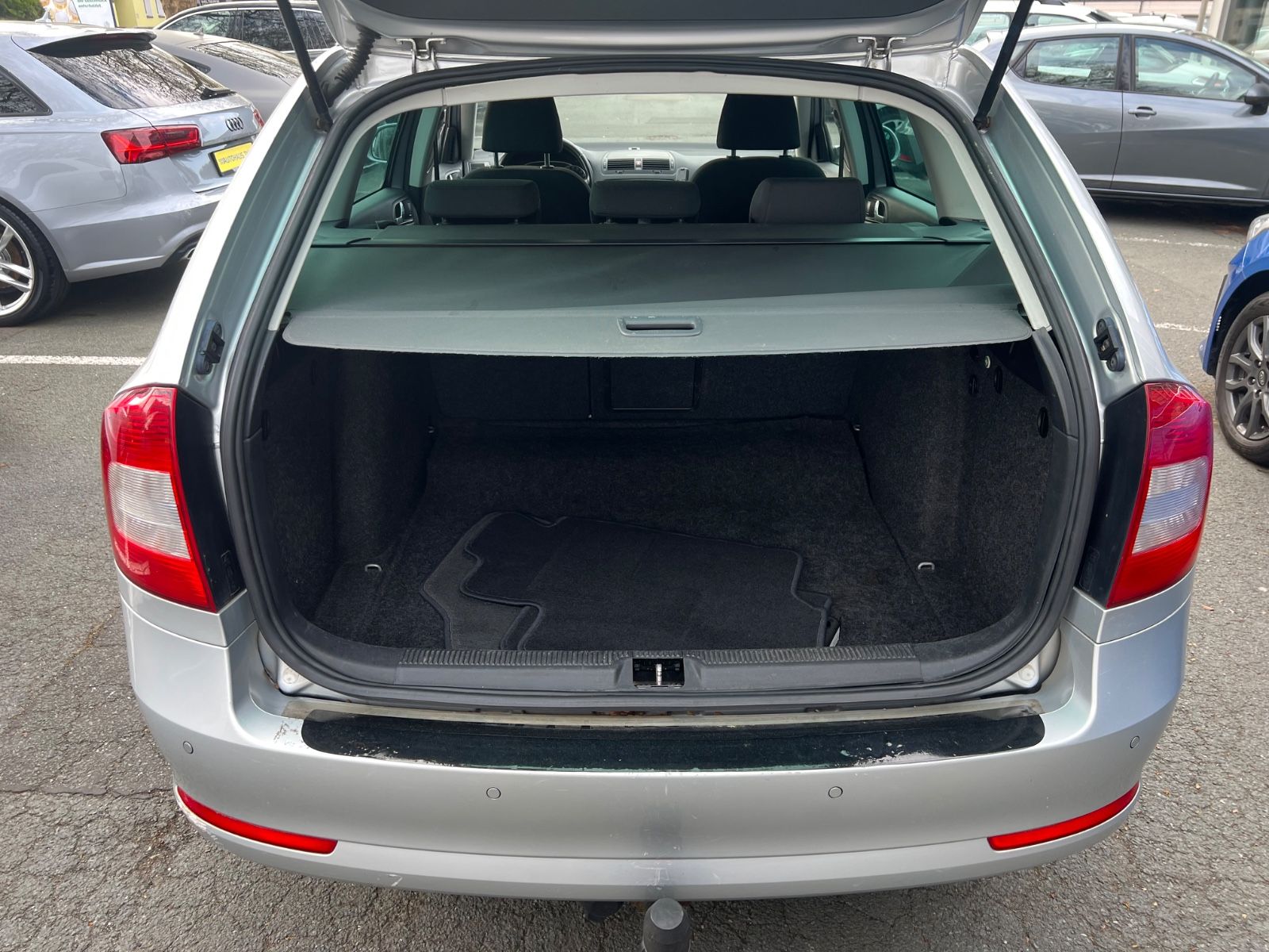 Fahrzeugabbildung SKODA Octavia 1.6 TDI Combi Family * NAVI *AHK*