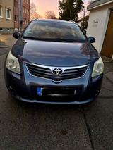 Toyota Avensis Combi Sol 2.2 D-4D Automatik *T27* - Toyota Avensis aus 2009 mit Diesel-Antrieb