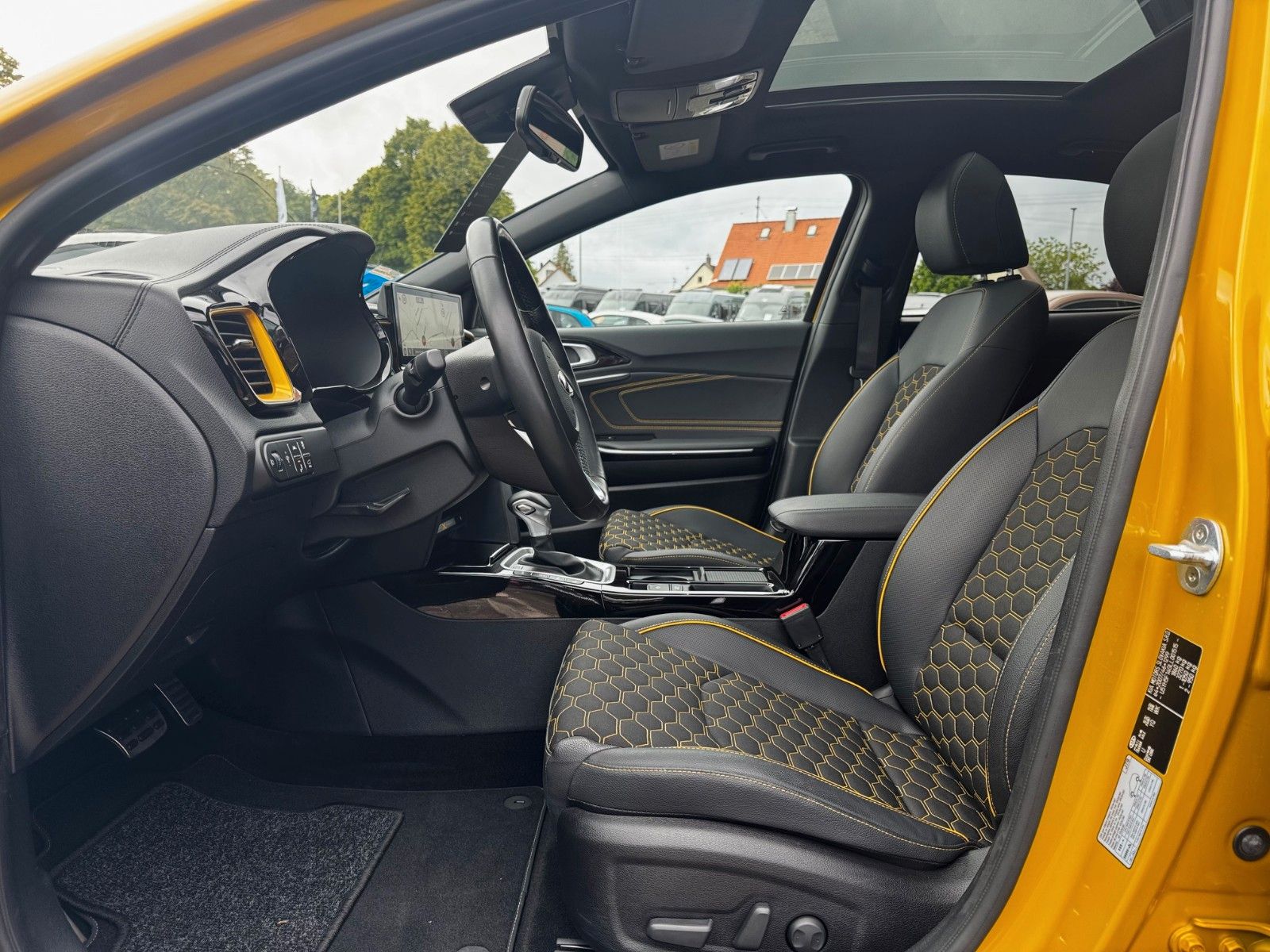 Fahrzeugabbildung Kia XCeed 1.4 T-GDI Automatik Glasdach JBL Navi Memo