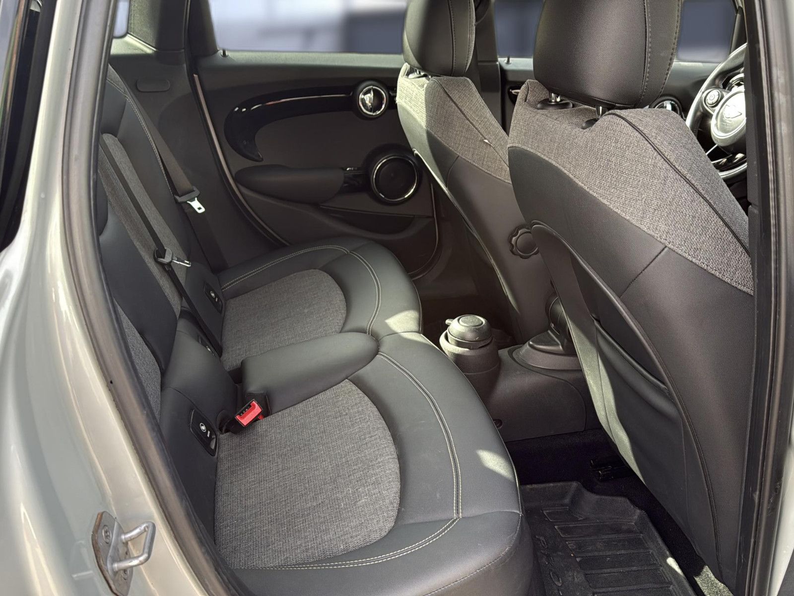 Fahrzeugabbildung MINI COOPER Mini 5-trg. Cooper/ unfallfrei top