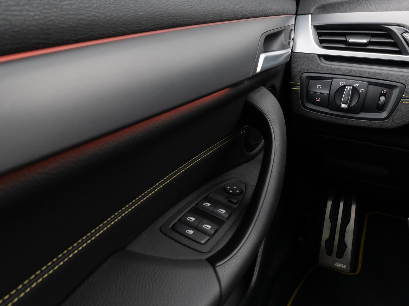 Fahrzeugabbildung BMW X2 sD18i M Sport Edition Panorama Kamera 19Zoll