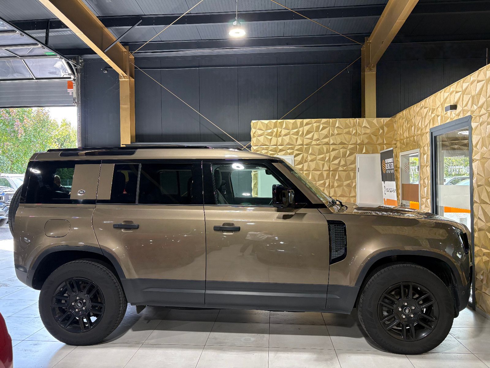 Fahrzeugabbildung Land Rover Defender 110 S/360°/NAVI/PANO/APPLE/ACC/SHZ